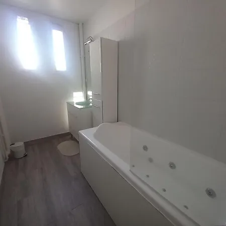 Le Valmy Apartment *